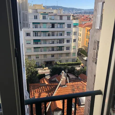 Et Calme Face Gare Apartment